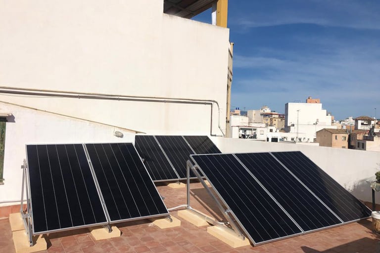 Installation von Balkonsolaranlagen auf Mallorca | Solar-Photovoltaikanlage